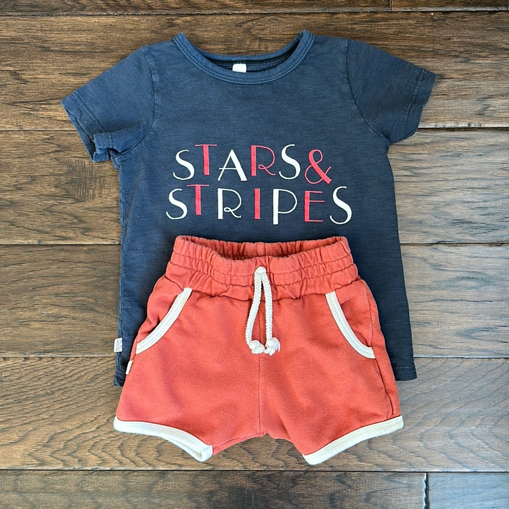 Childhoods Clothing "Stars & Stripes” Basic Tee &
Retro Shorts Bundle. Size 3T.